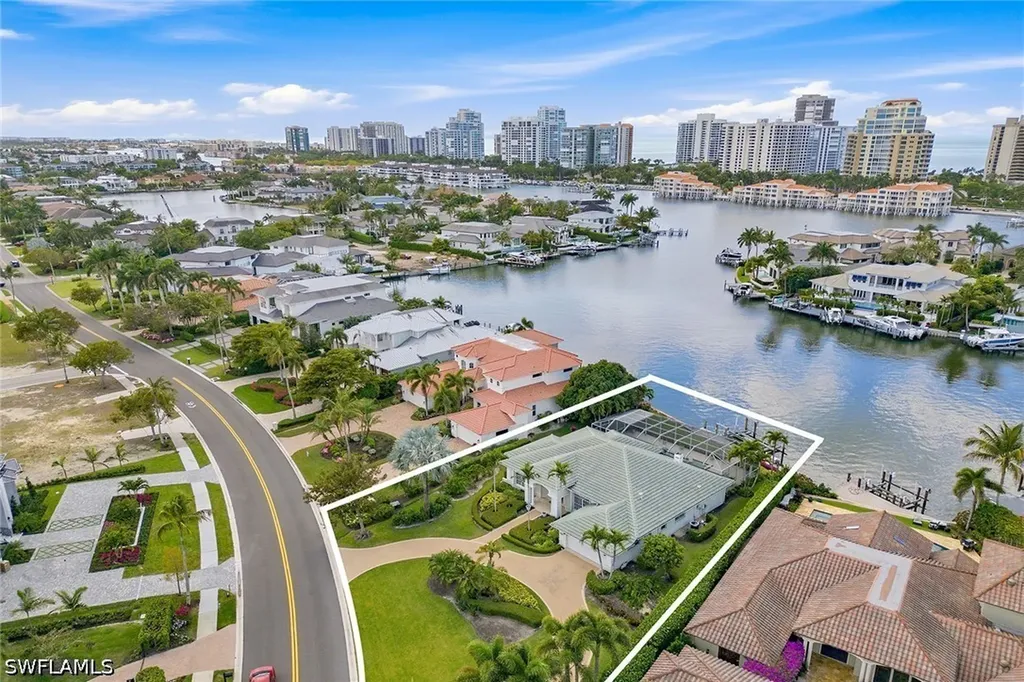 4459 Crayton Road Naples FL 34103