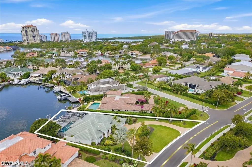 4459 Crayton Road Naples FL 34103