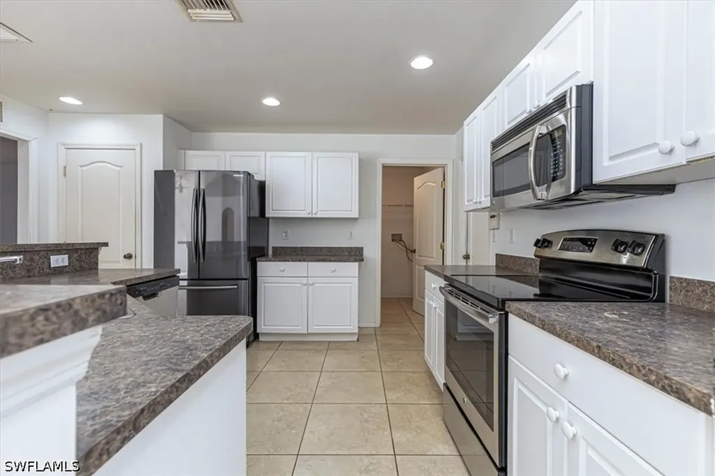 2814 Cerito Avenue N Lehigh Acres FL 33971