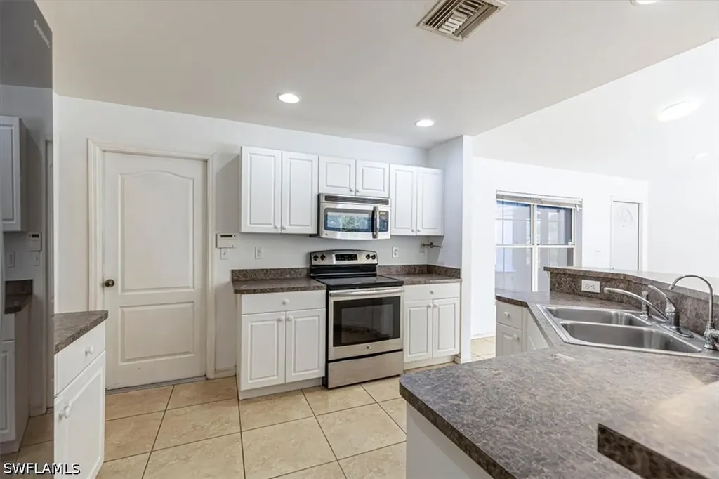 2814 Cerito Avenue N Lehigh Acres FL 33971