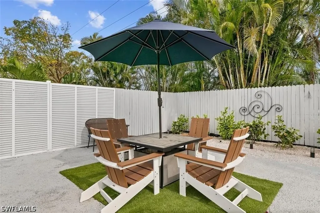 717 95th Avenue N Naples FL 34108