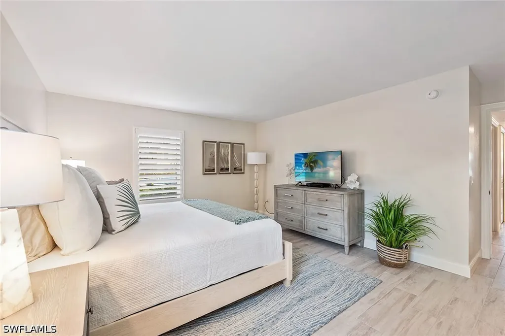 2850 Gulf Shore Boulevard N Naples FL 34103