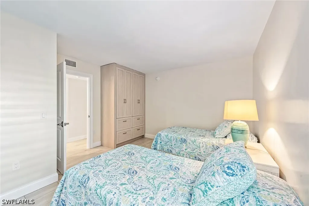2850 Gulf Shore Boulevard N Naples FL 34103