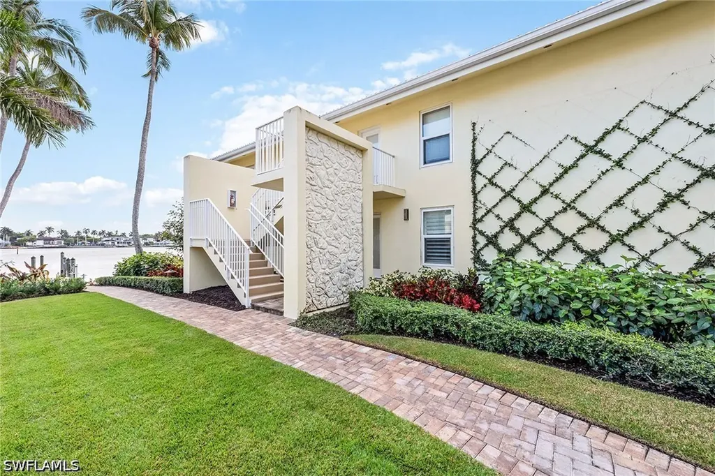 2850 Gulf Shore Boulevard N Naples FL 34103