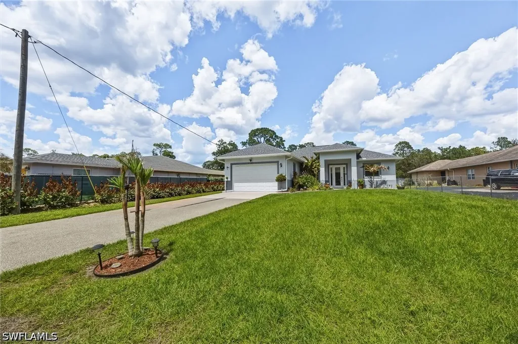 3283 2nd Avenue SE Naples FL 34117