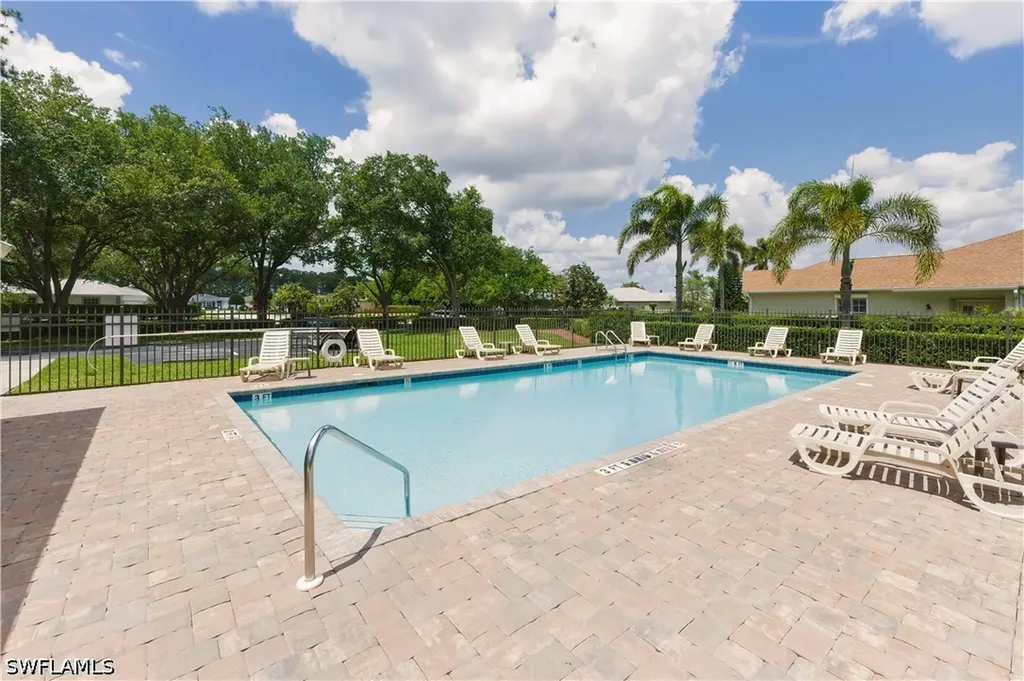 415 Crossfield Circle Naples FL 34104