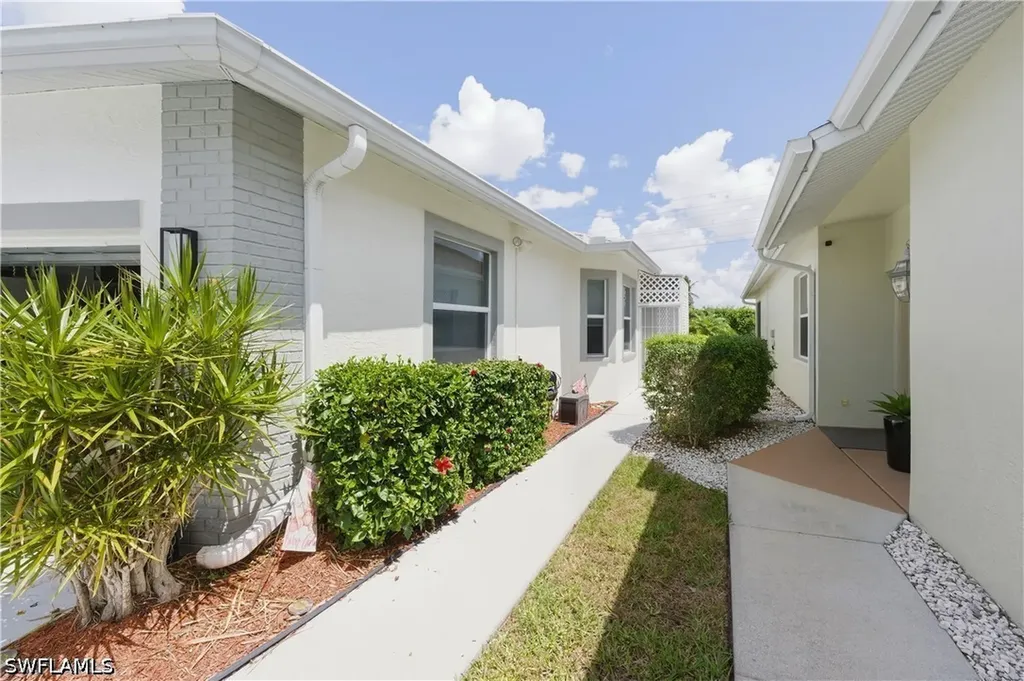 415 Crossfield Circle Naples FL 34104