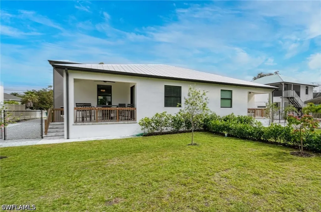 1147 Steeves Avenue Naples FL 34104