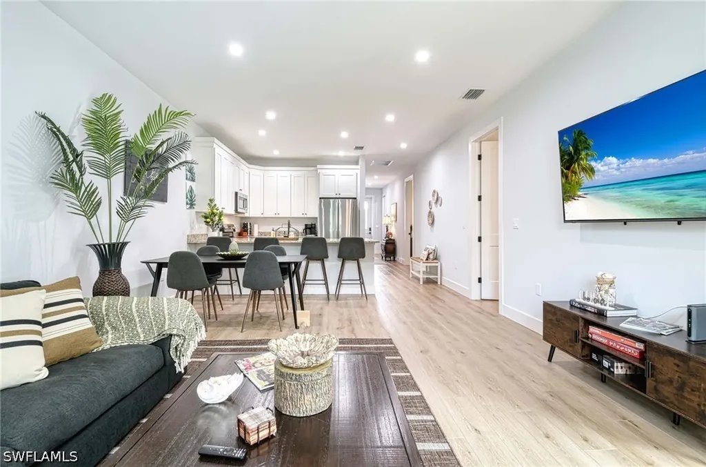 1147 Steeves Avenue Naples FL 34104