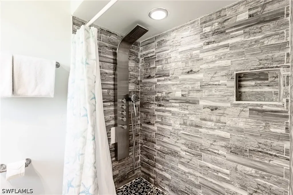 211 W Flamingo Circle Marco Island FL 34145