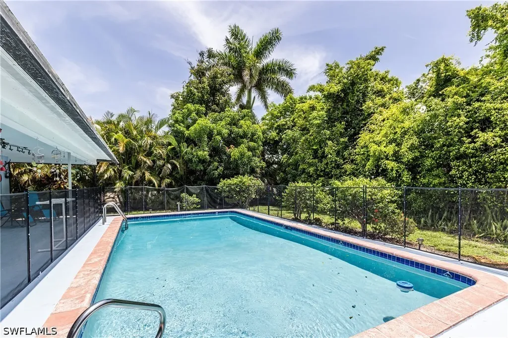 211 W Flamingo Circle Marco Island FL 34145