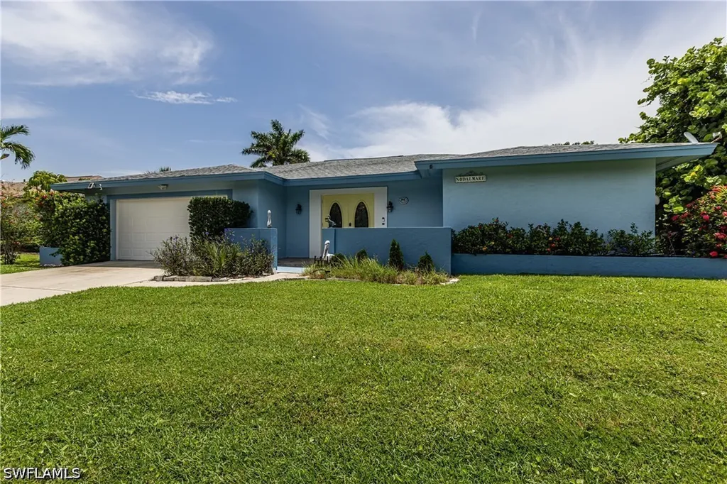211 W Flamingo Circle Marco Island FL 34145