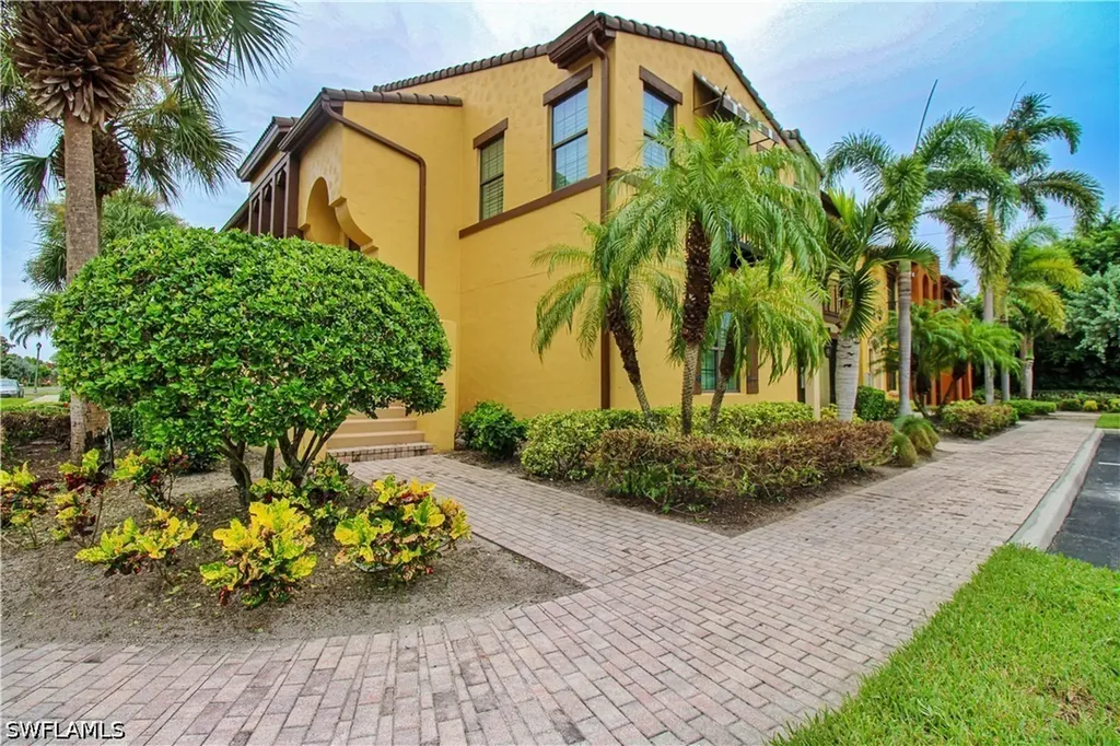 9054 Capistrano Street N Naples FL 34113