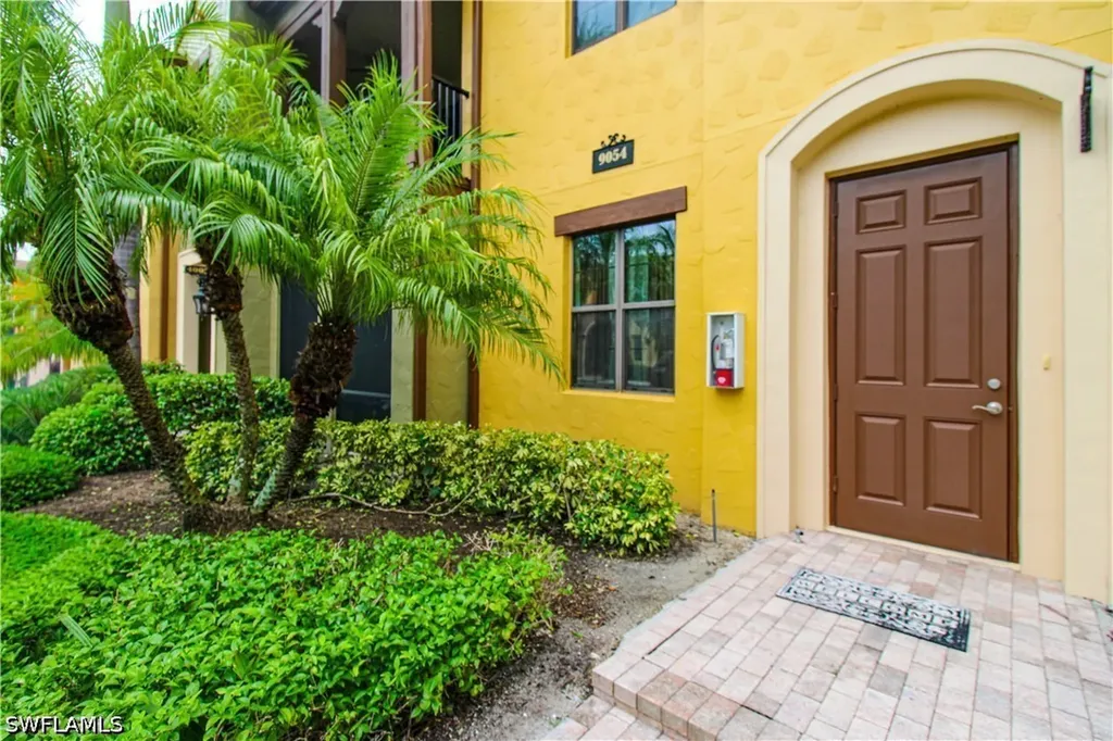 9054 Capistrano Street N Naples FL 34113