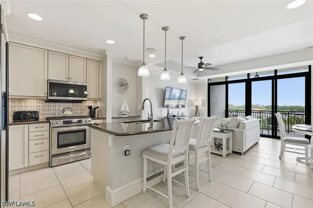 9123 Strada Place Naples FL 34108