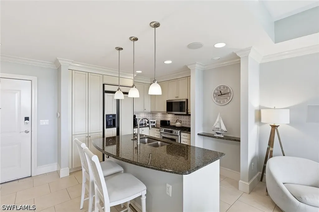 9123 Strada Place Naples FL 34108
