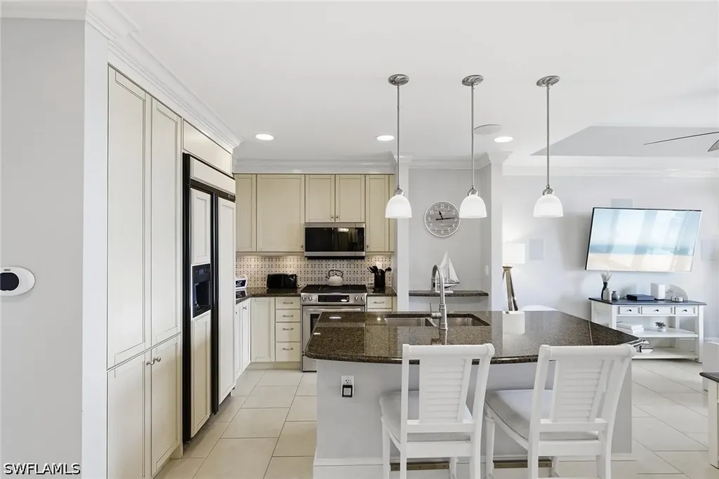 9123 Strada Place Naples FL 34108