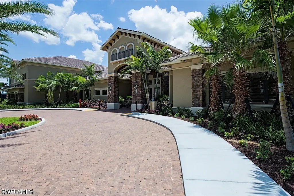 2724 Crystal Way Naples FL 34119