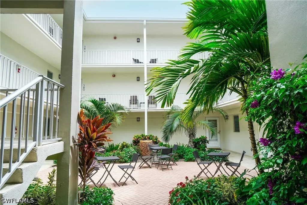 568 12th Avenue S Naples FL 34102