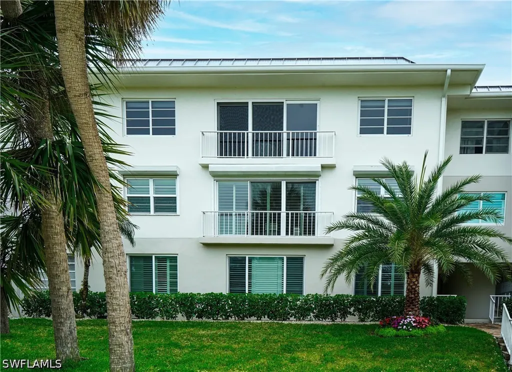568 12th Avenue S Naples FL 34102