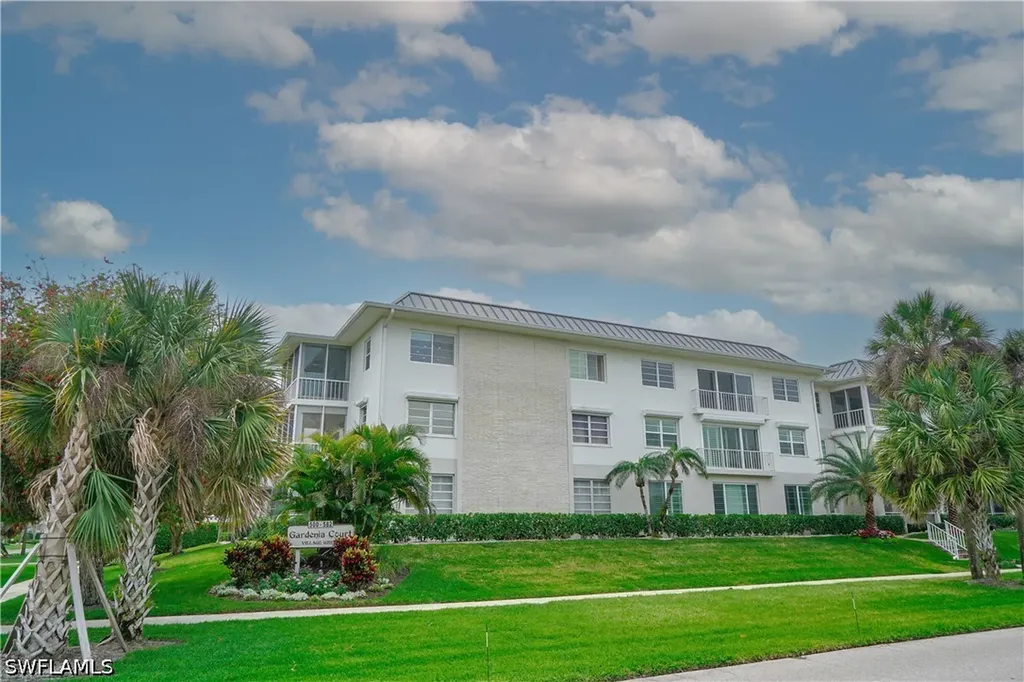 568 12th Avenue S Naples FL 34102