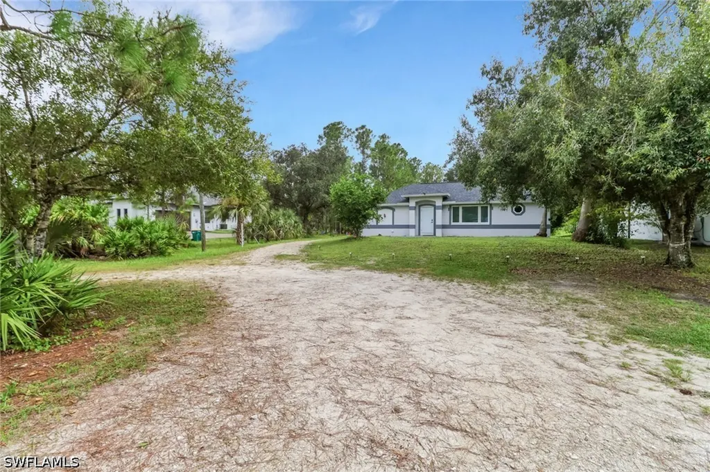 2740 Randall Naples FL 34120