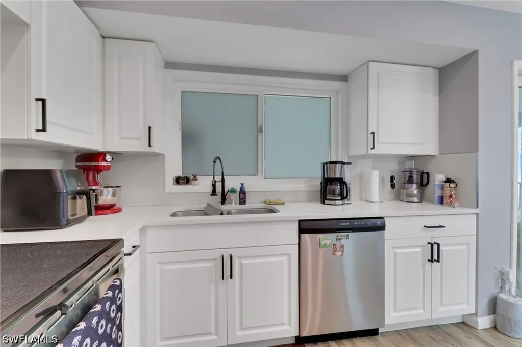 2740 Randall Naples FL 34120