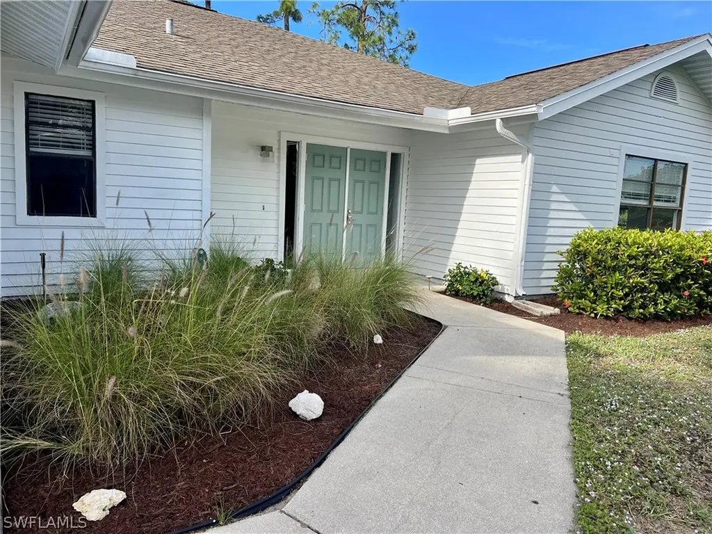 2251 Queens Way E Naples FL 34112