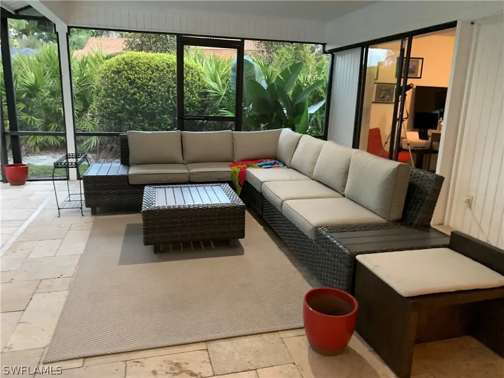 2251 Queens Way E Naples FL 34112