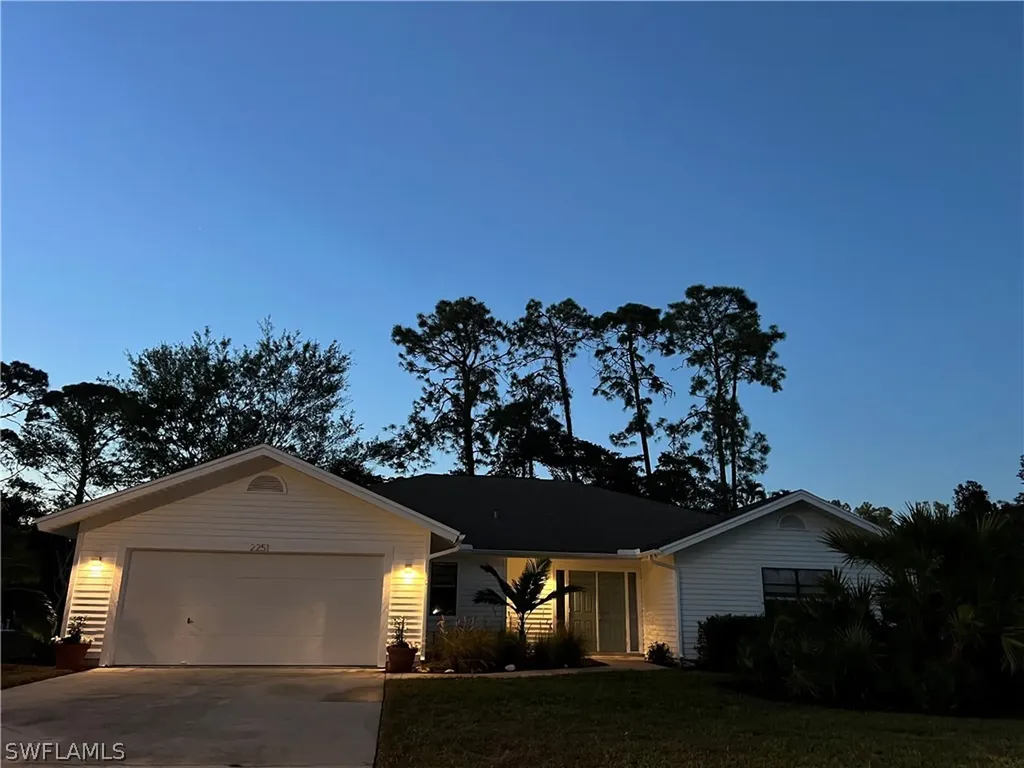 2251 Queens Way E Naples FL 34112