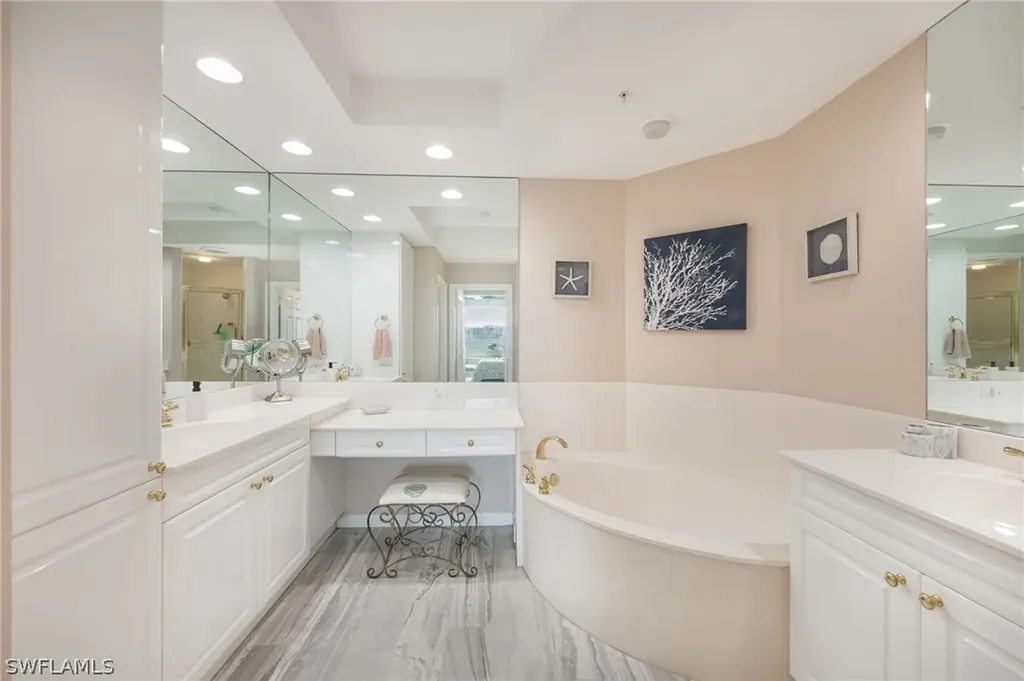 425 Cove Tower Drive Naples FL 34110