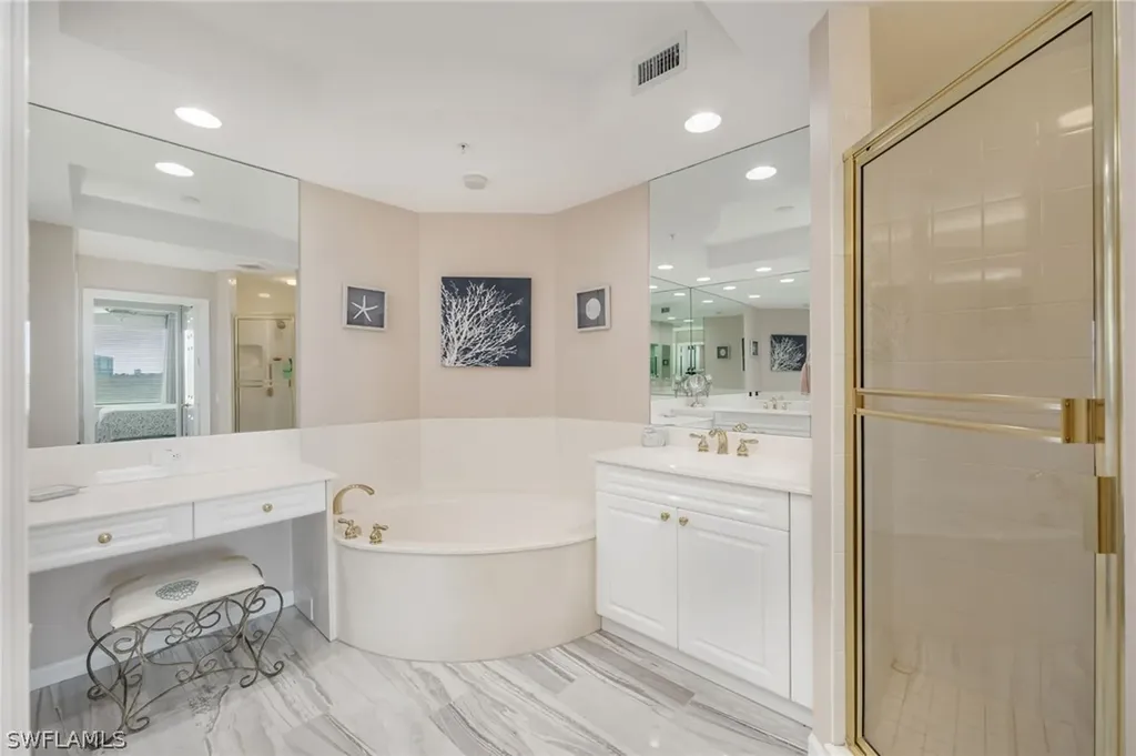 425 Cove Tower Drive Naples FL 34110
