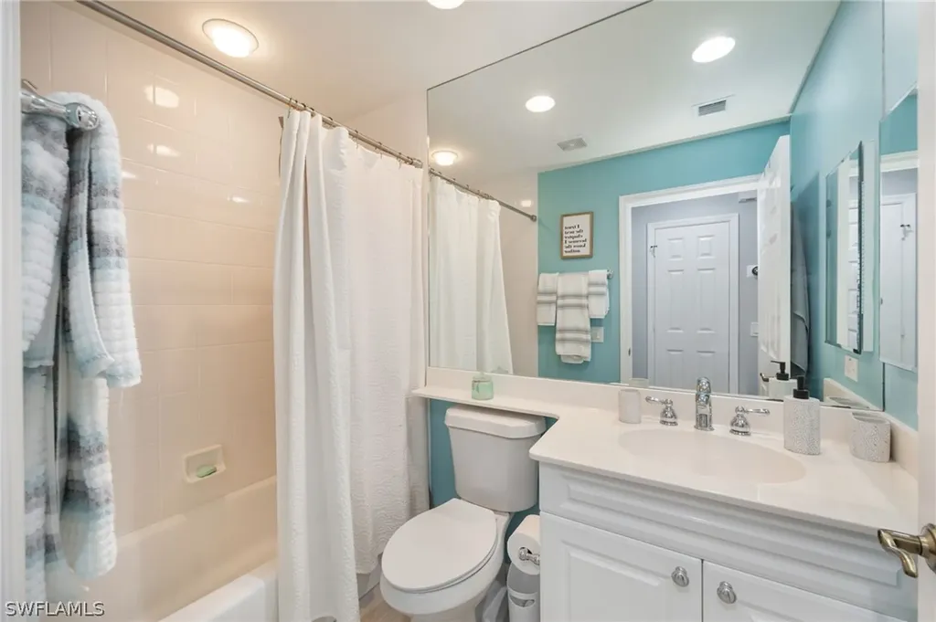 425 Cove Tower Drive Naples FL 34110