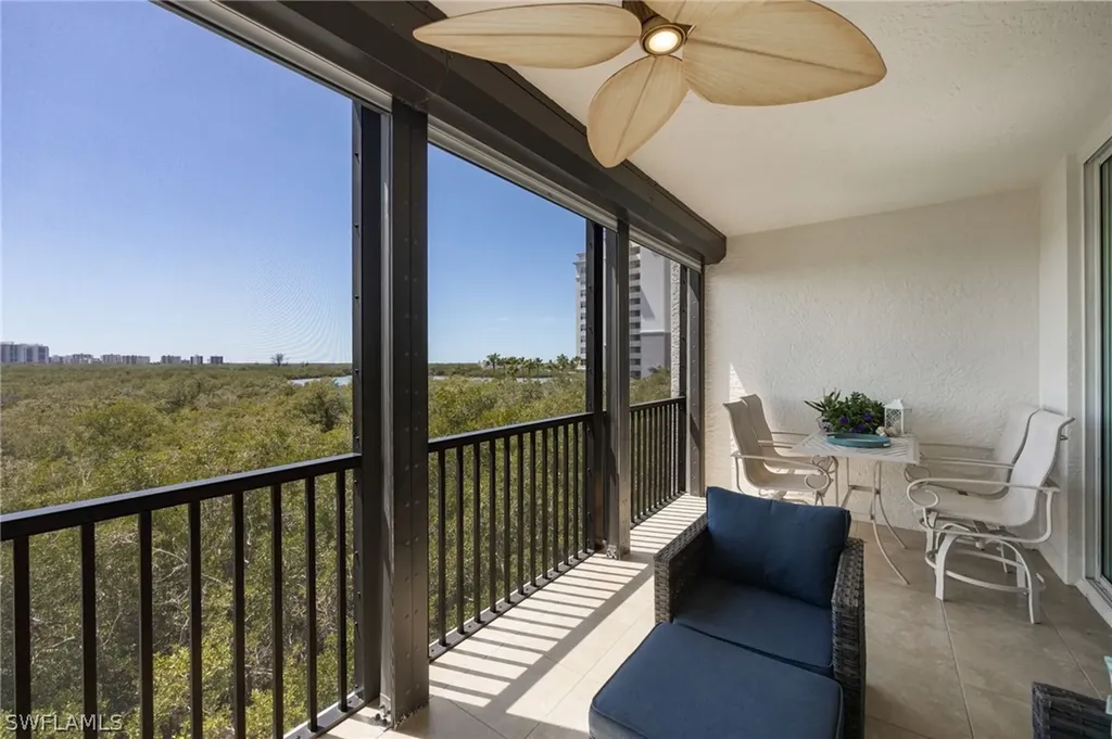 425 Cove Tower Drive Naples FL 34110
