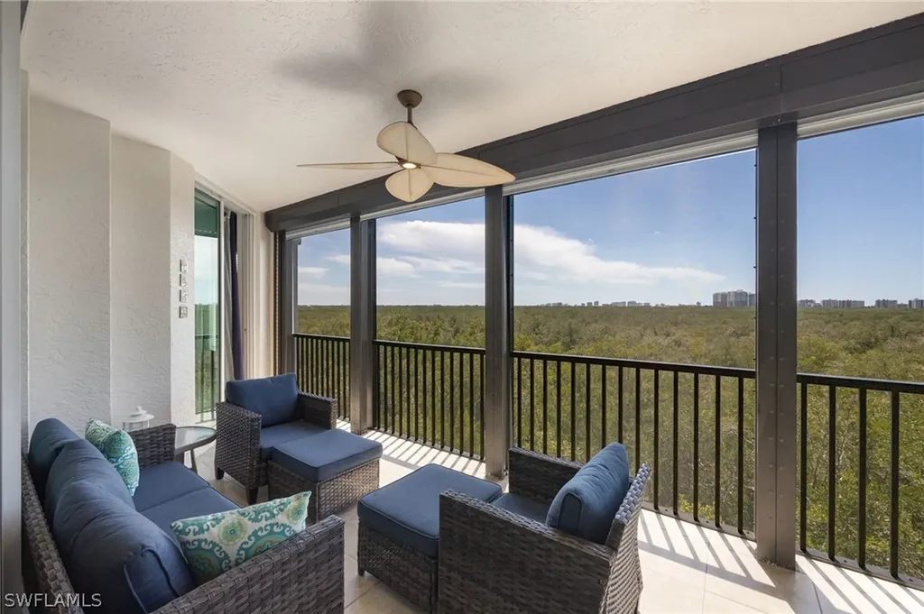 425 Cove Tower Drive Naples FL 34110