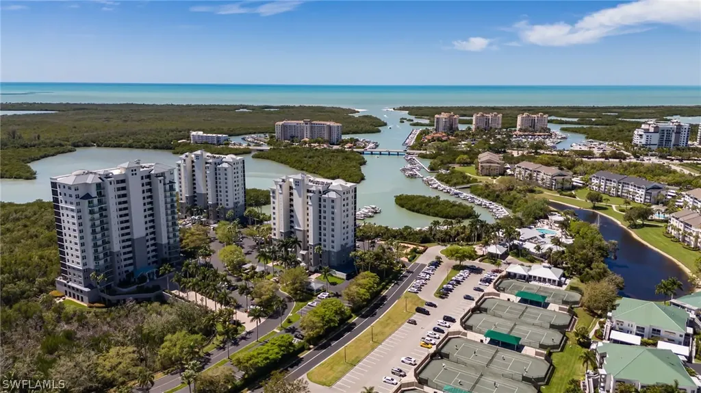 425 Cove Tower Drive Naples FL 34110