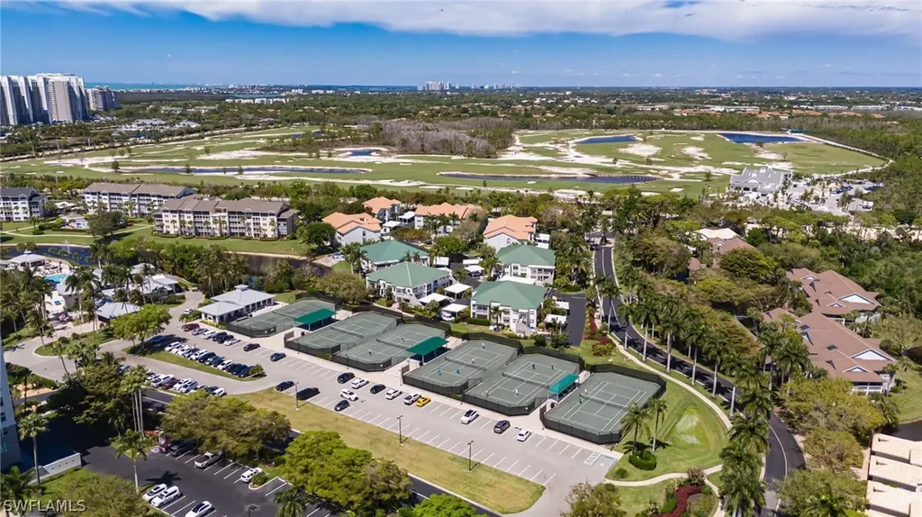 425 Cove Tower Drive Naples FL 34110