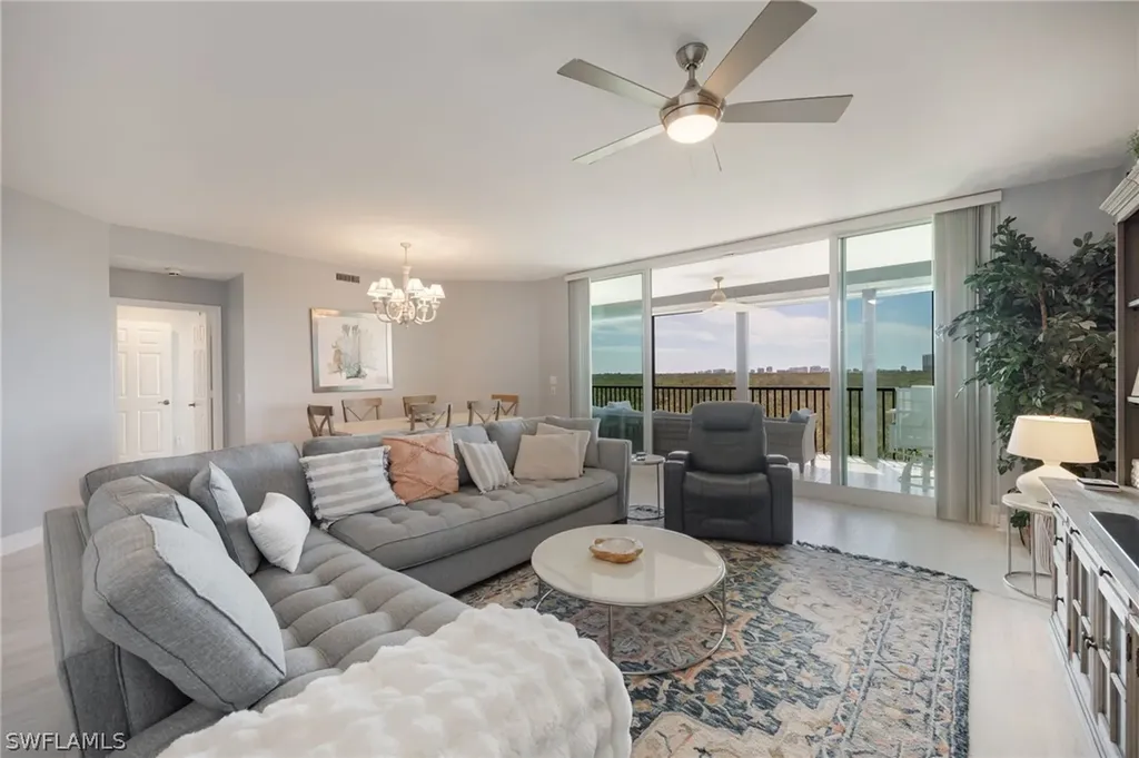 425 Cove Tower Drive Naples FL 34110