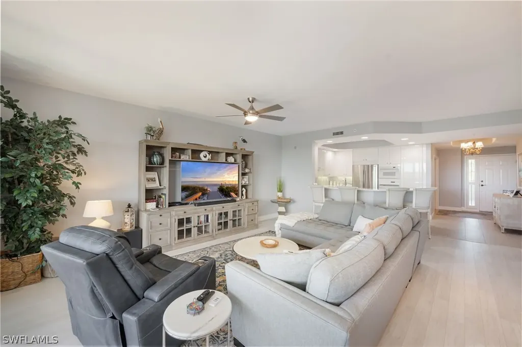 425 Cove Tower Drive Naples FL 34110