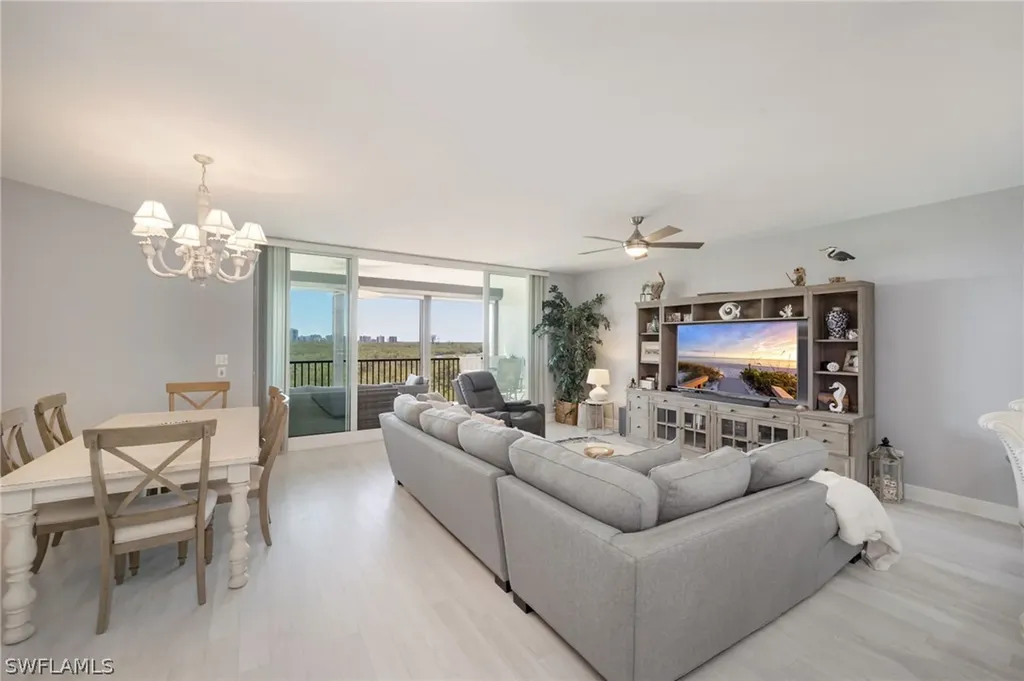 425 Cove Tower Drive Naples FL 34110