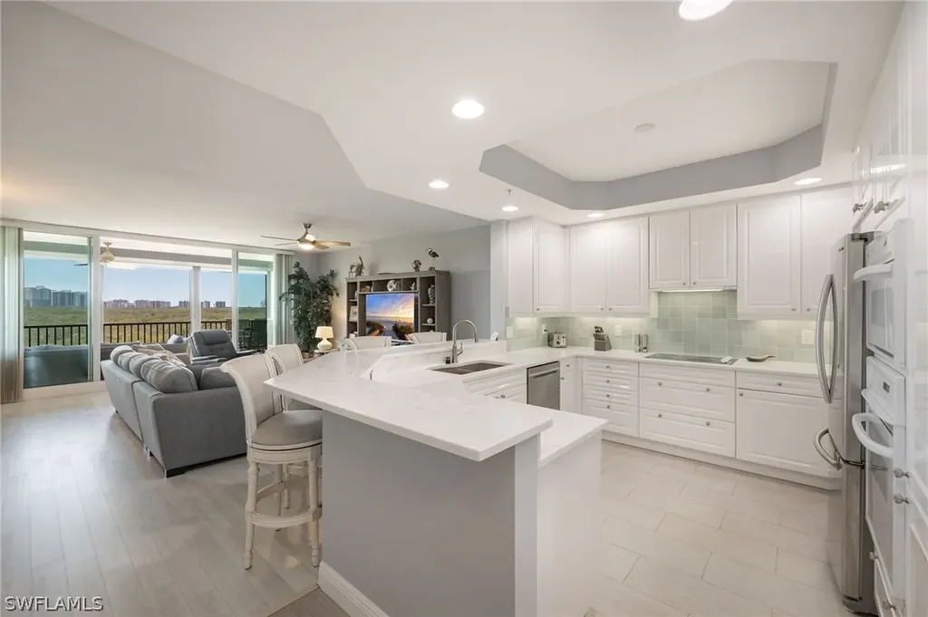 425 Cove Tower Drive Naples FL 34110