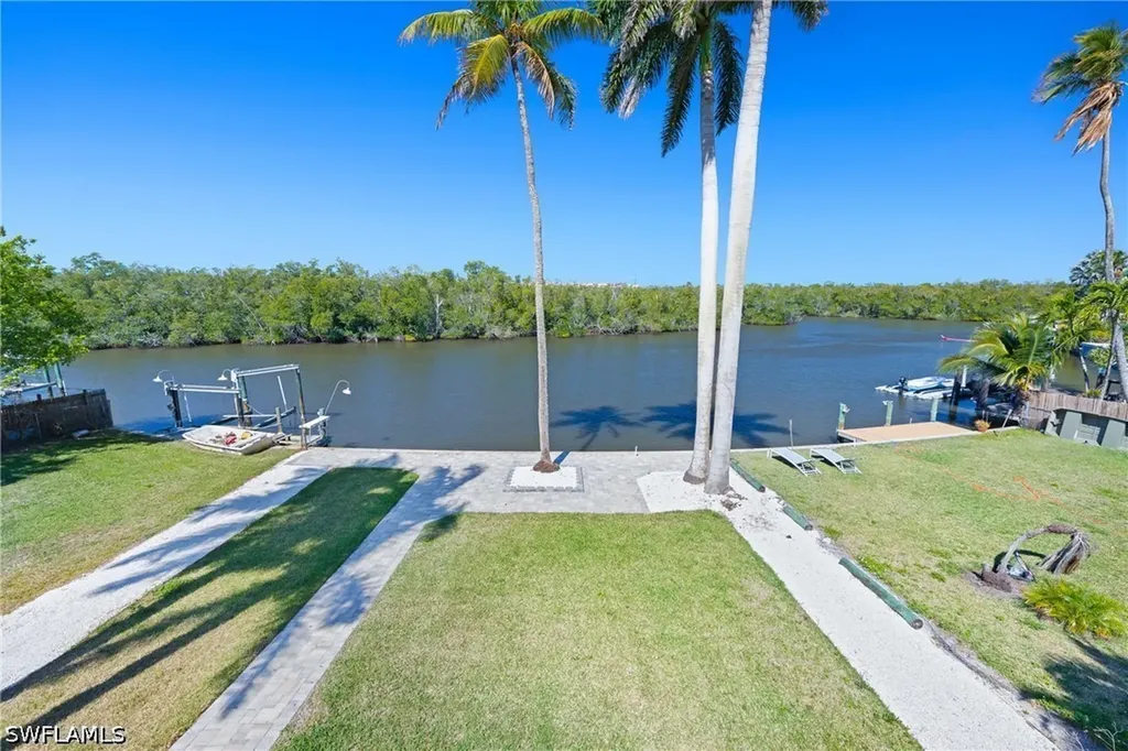 1836 Harbor Lane Naples FL 34104