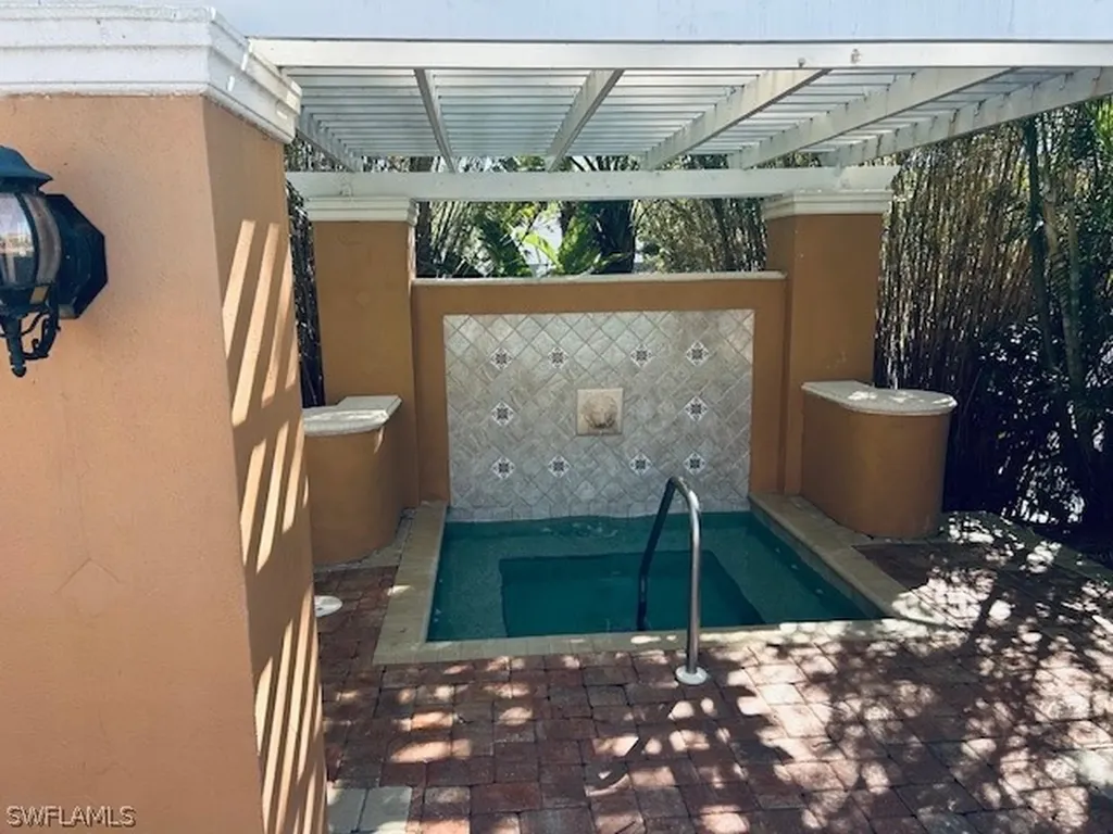 1280 Wildwood Lakes Boulevard S Naples FL 34104