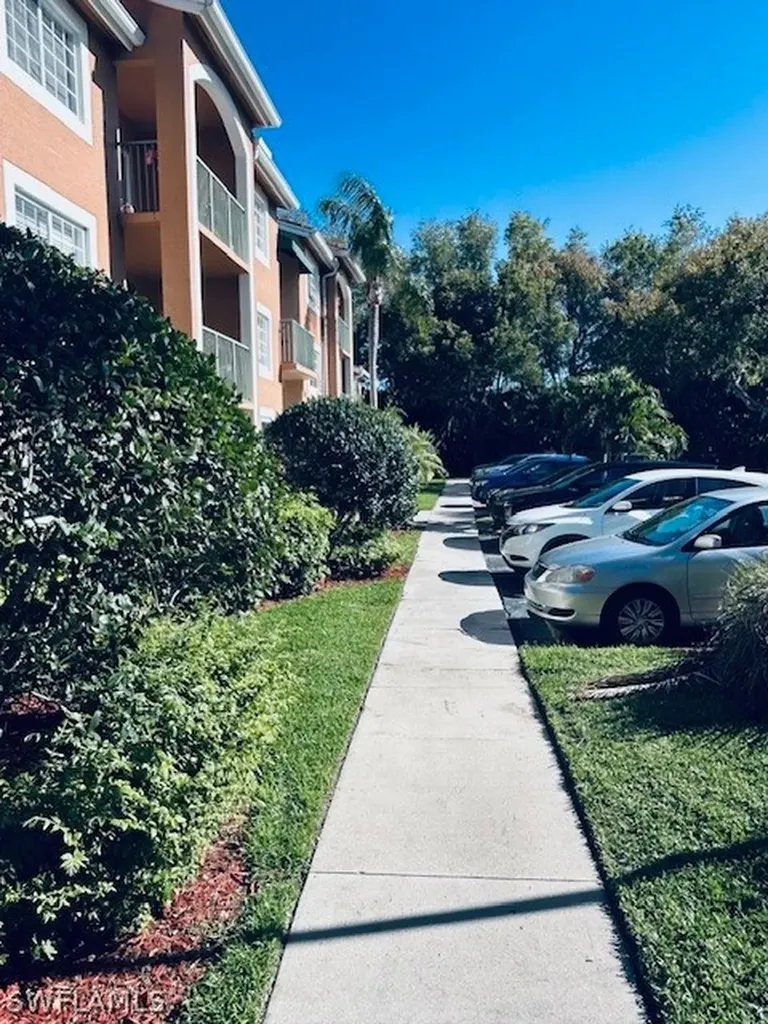1280 Wildwood Lakes Boulevard S Naples FL 34104