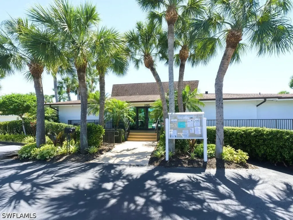 4250 Jack Frost Court Naples FL 34112