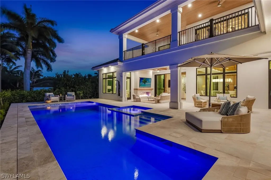 529 Neapolitan Way Naples FL 34103