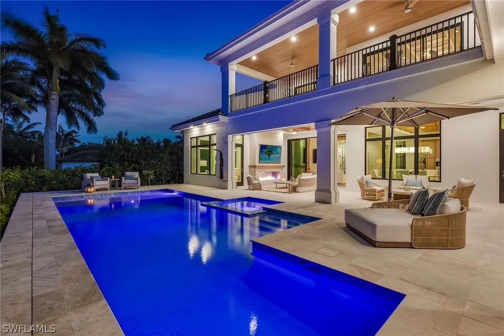 529 Neapolitan Way Naples FL 34103