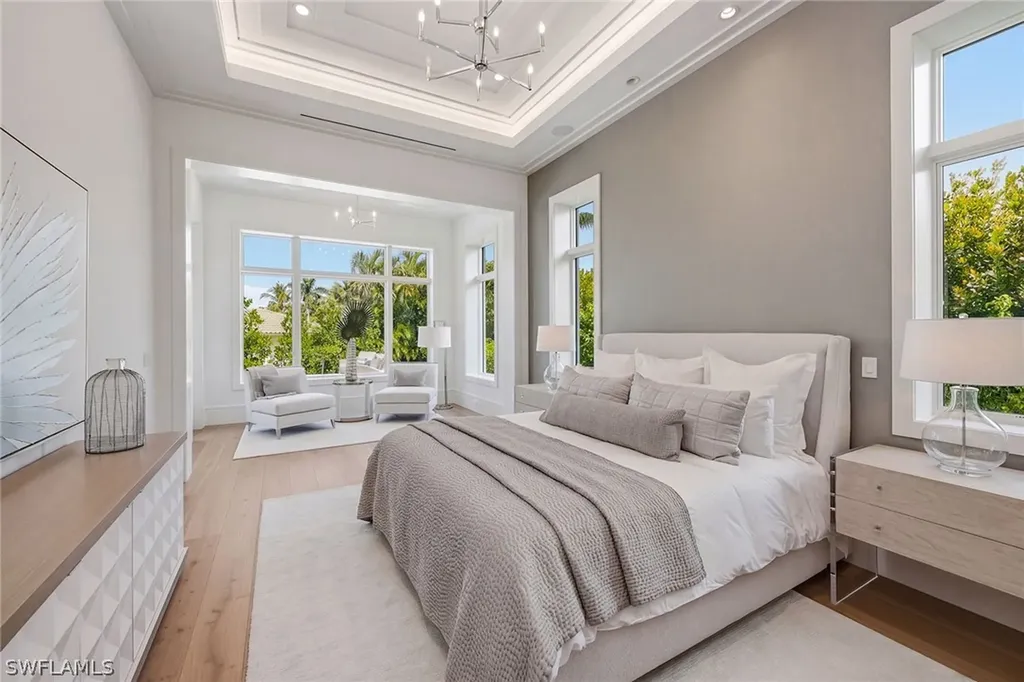 529 Neapolitan Way Naples FL 34103