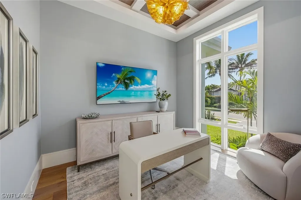529 Neapolitan Way Naples FL 34103