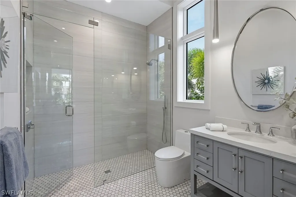 529 Neapolitan Way Naples FL 34103